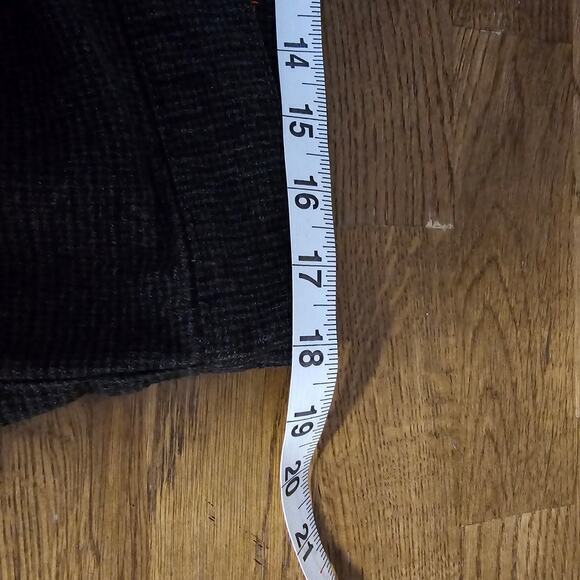 Versatile Black Chinos with Classic Straight-Leg Cut - Picture 8 of 10